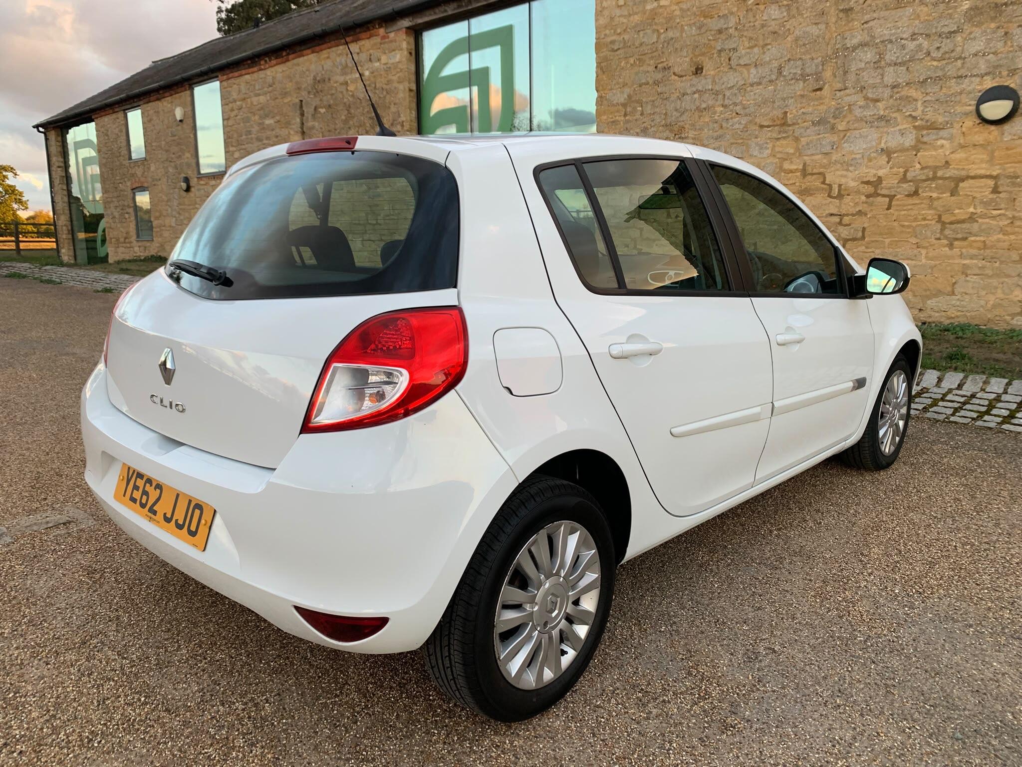 Renault Clio - Image 9