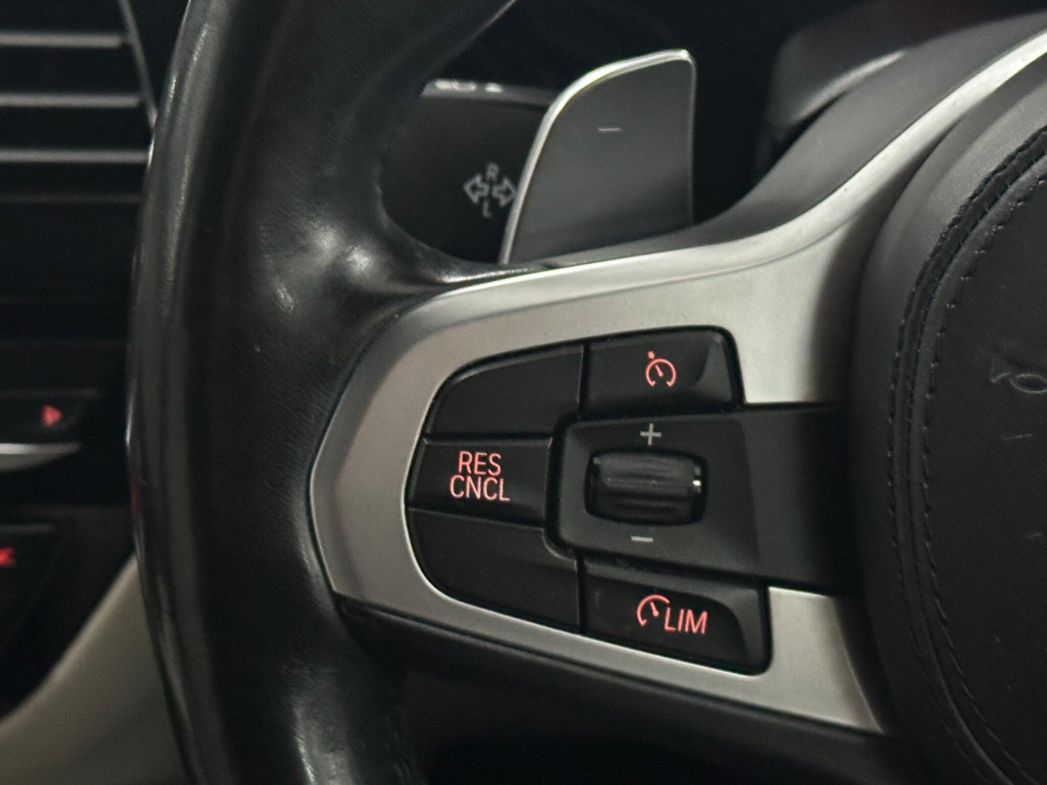 BMW 5 Series view 25
