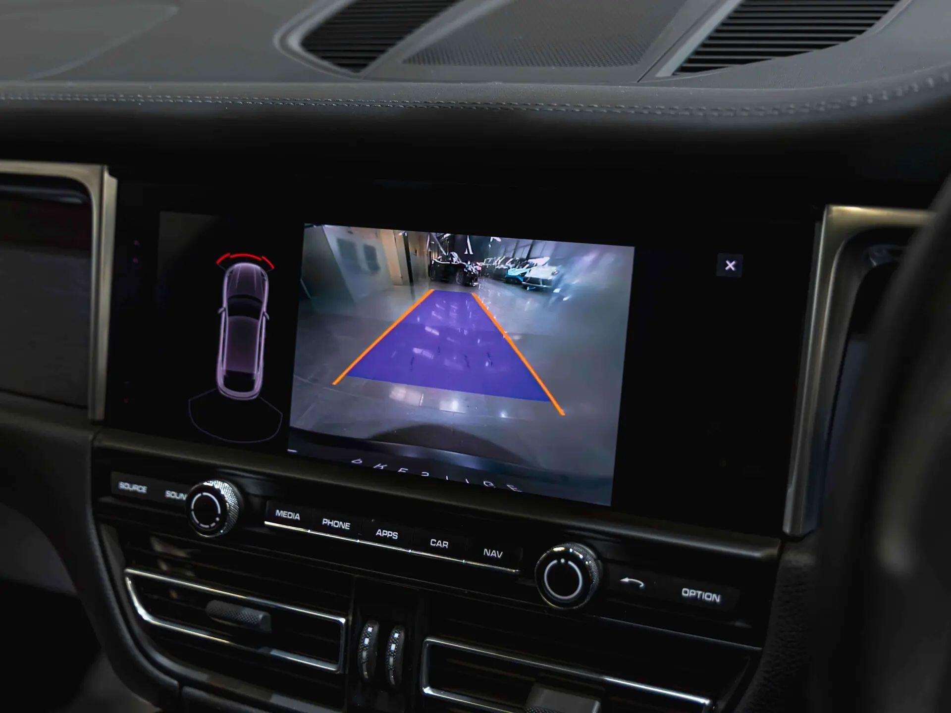 Porsche Macan view 19