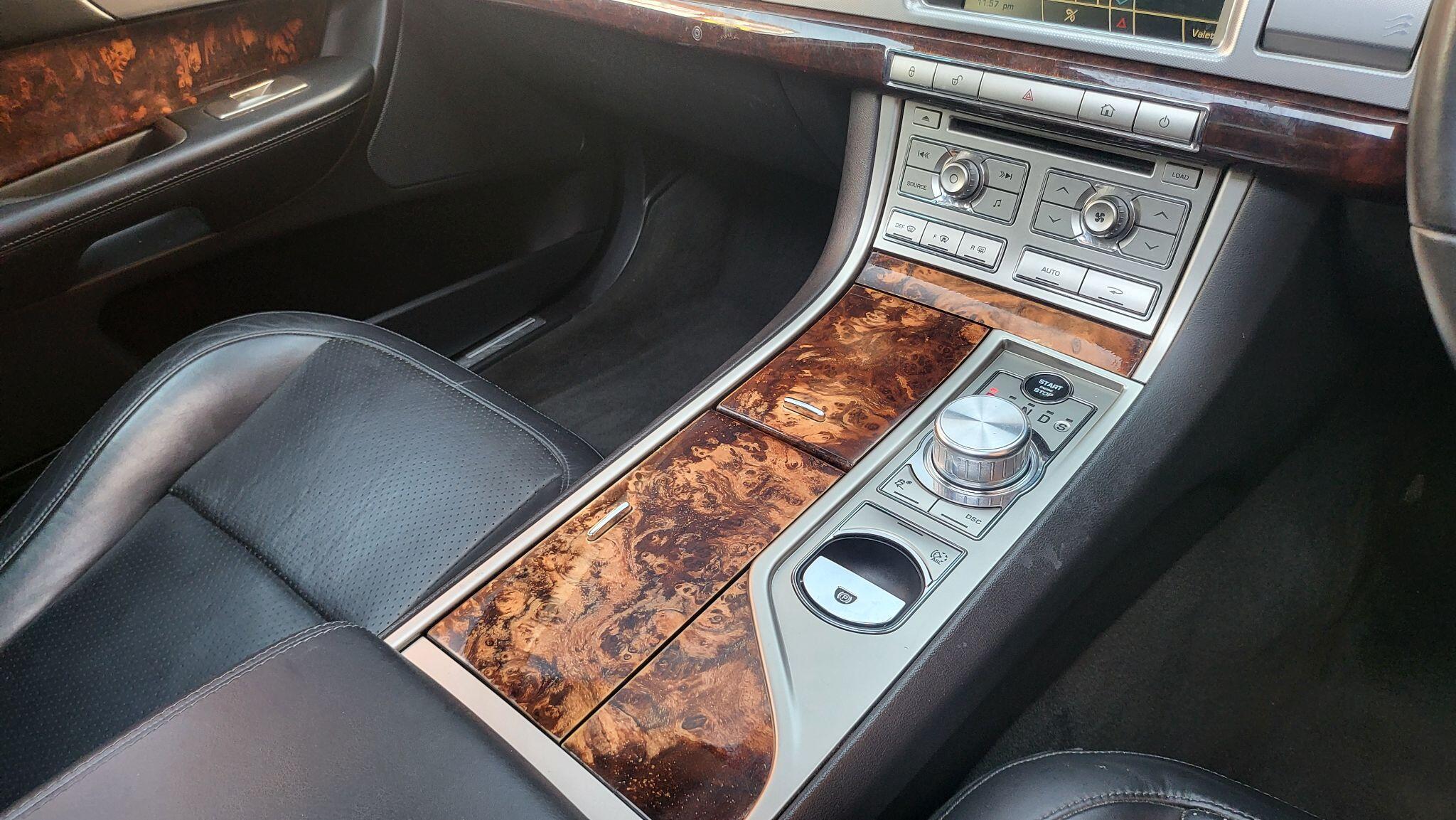 Jaguar XF view 14