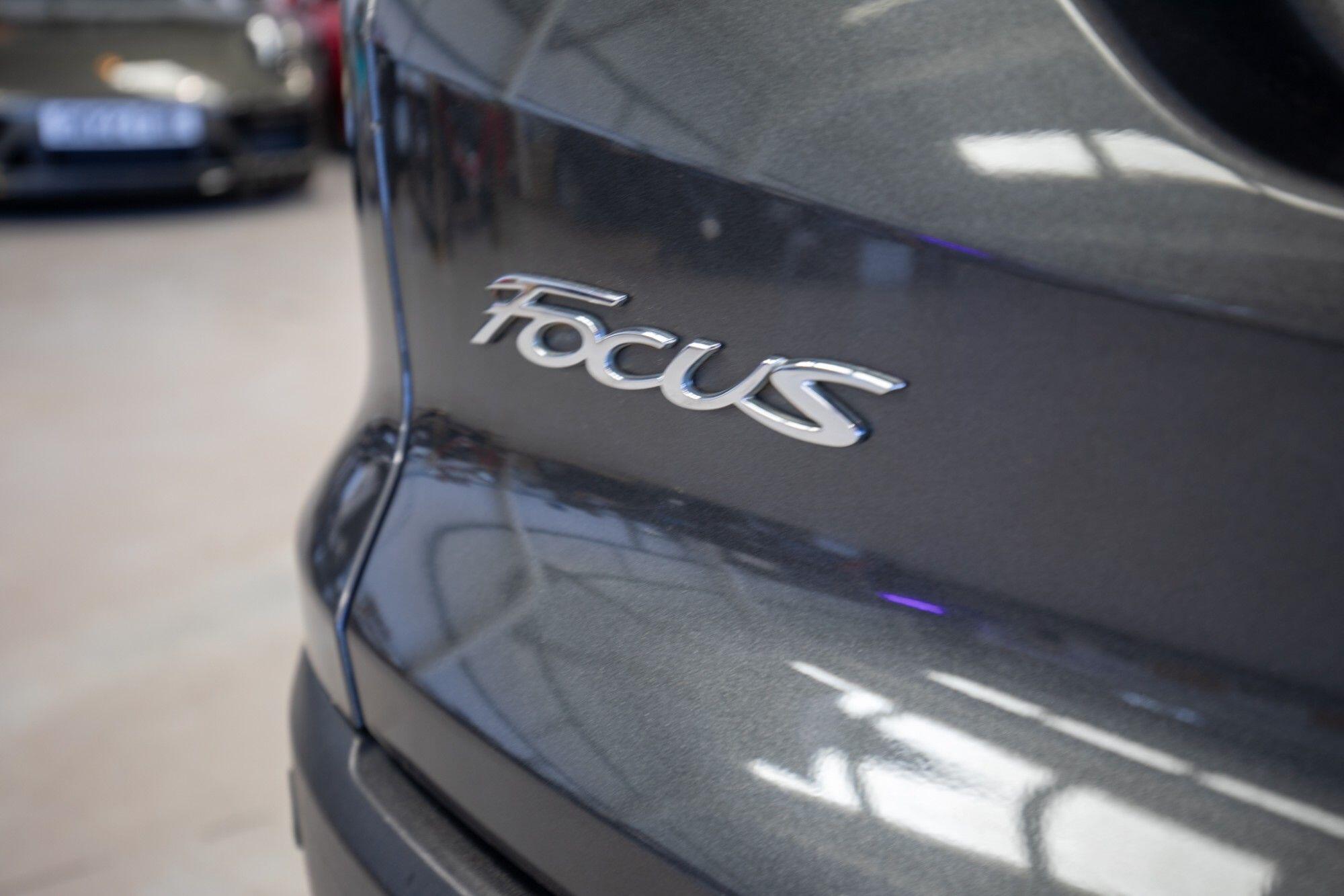 Ford Focus view 10