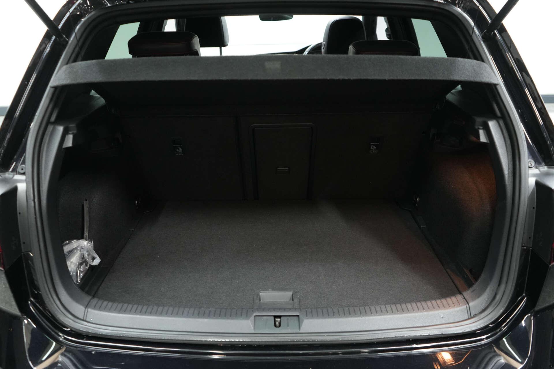 Volkswagen Golf view 8