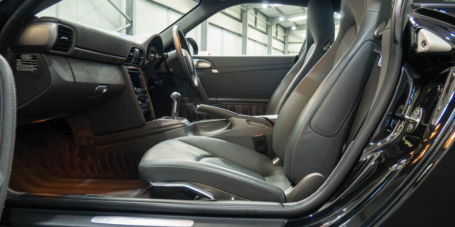 Porsche 911 view 18