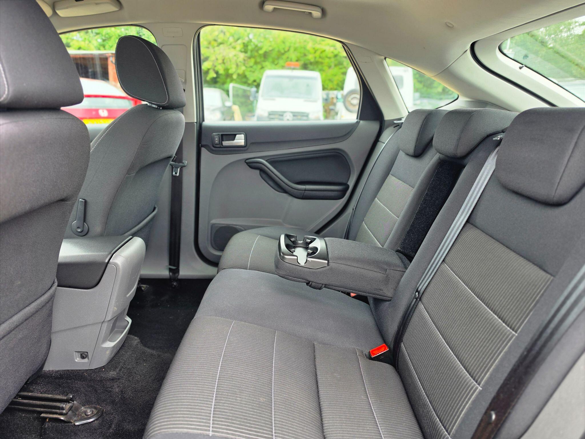 Ford Focus view 10