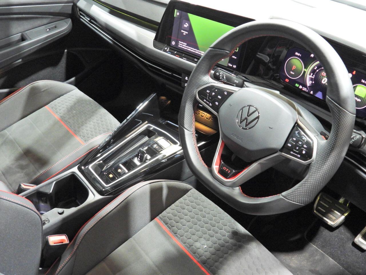 Volkswagen Golf view 4