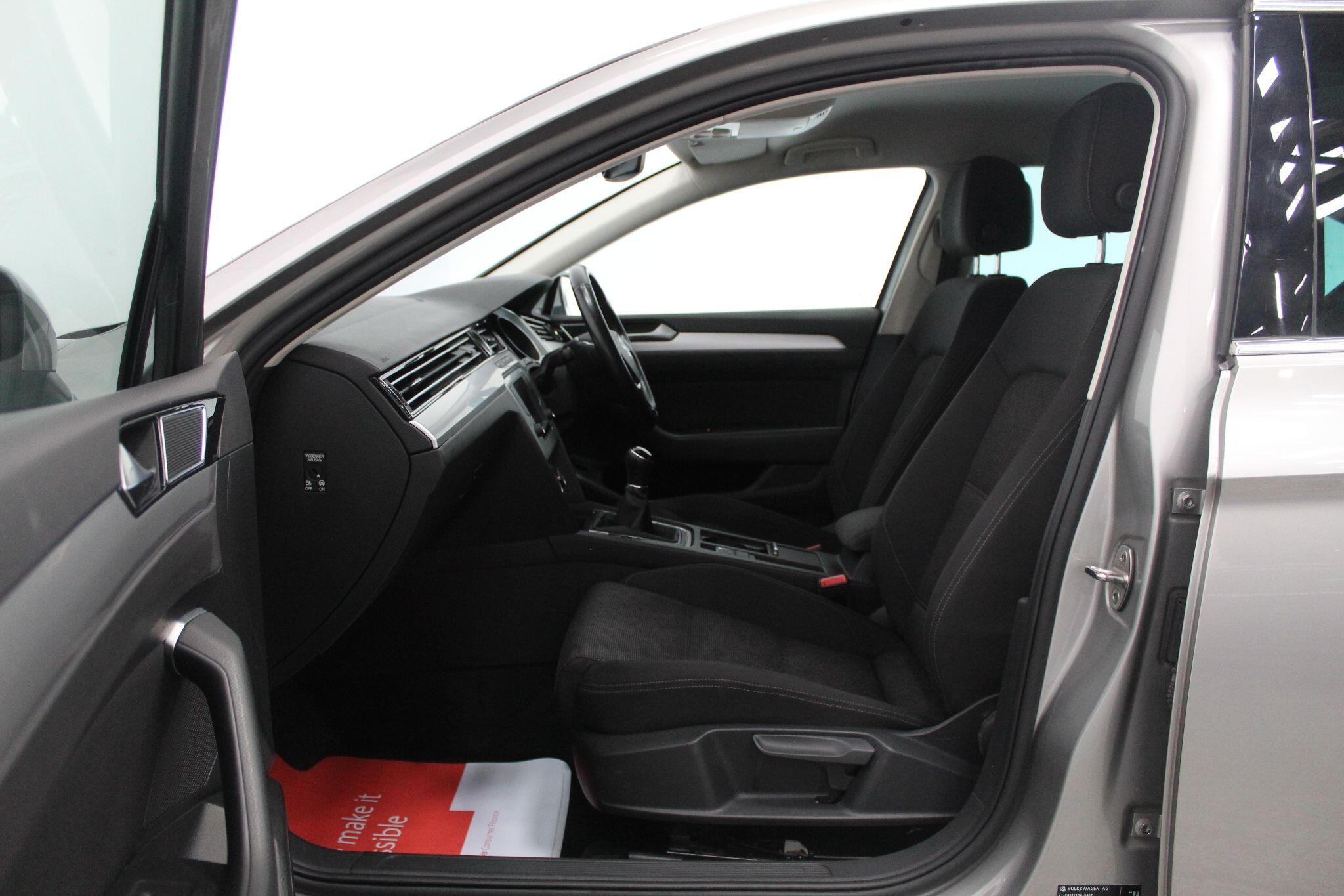 Volkswagen Passat view 48
