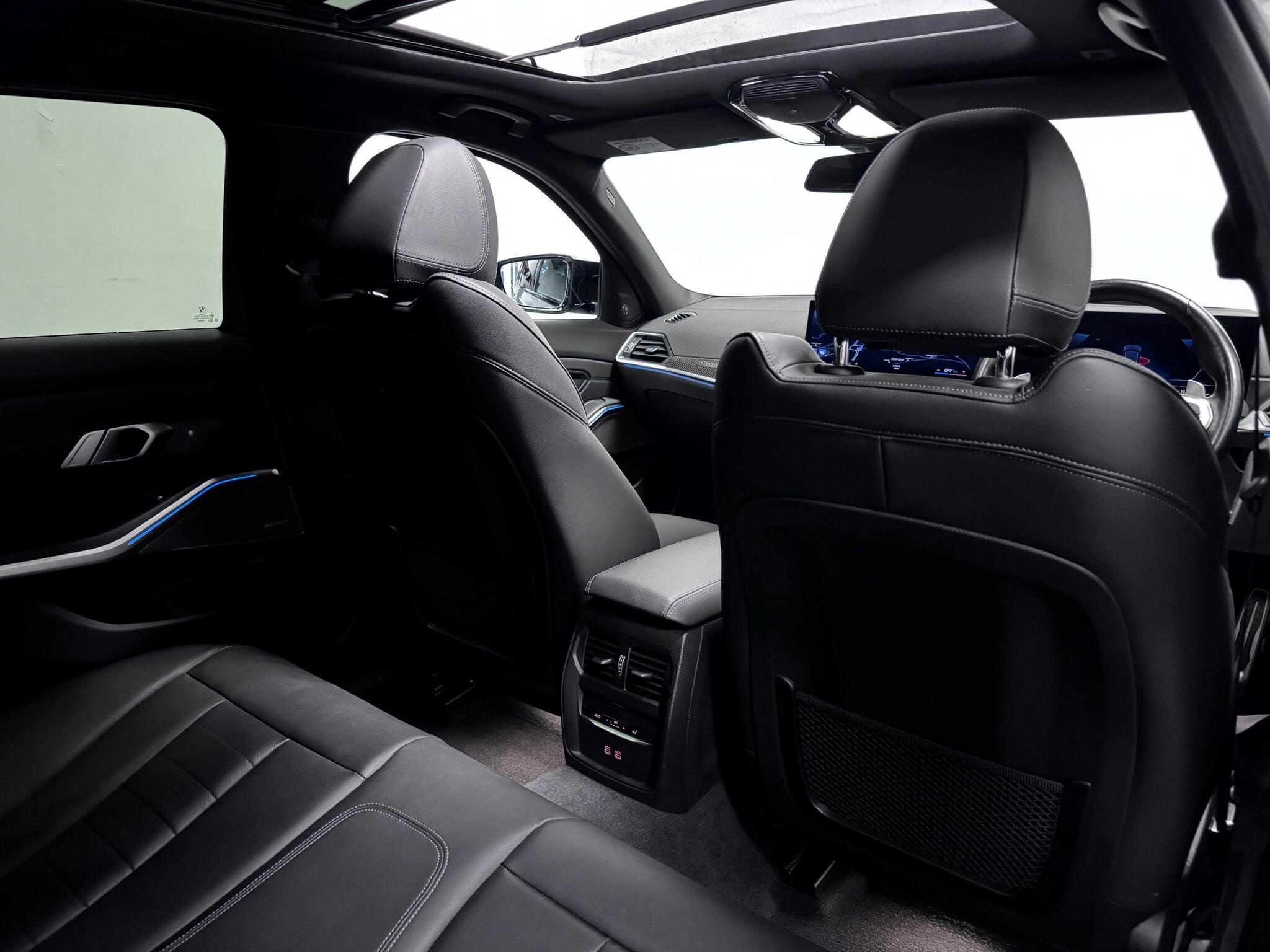 BMW 3 Series view 31