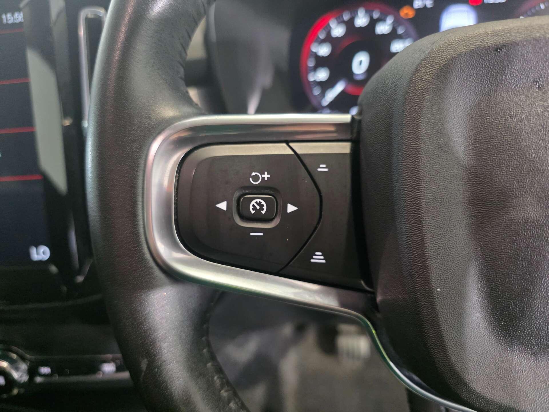 Volvo XC40 view 18