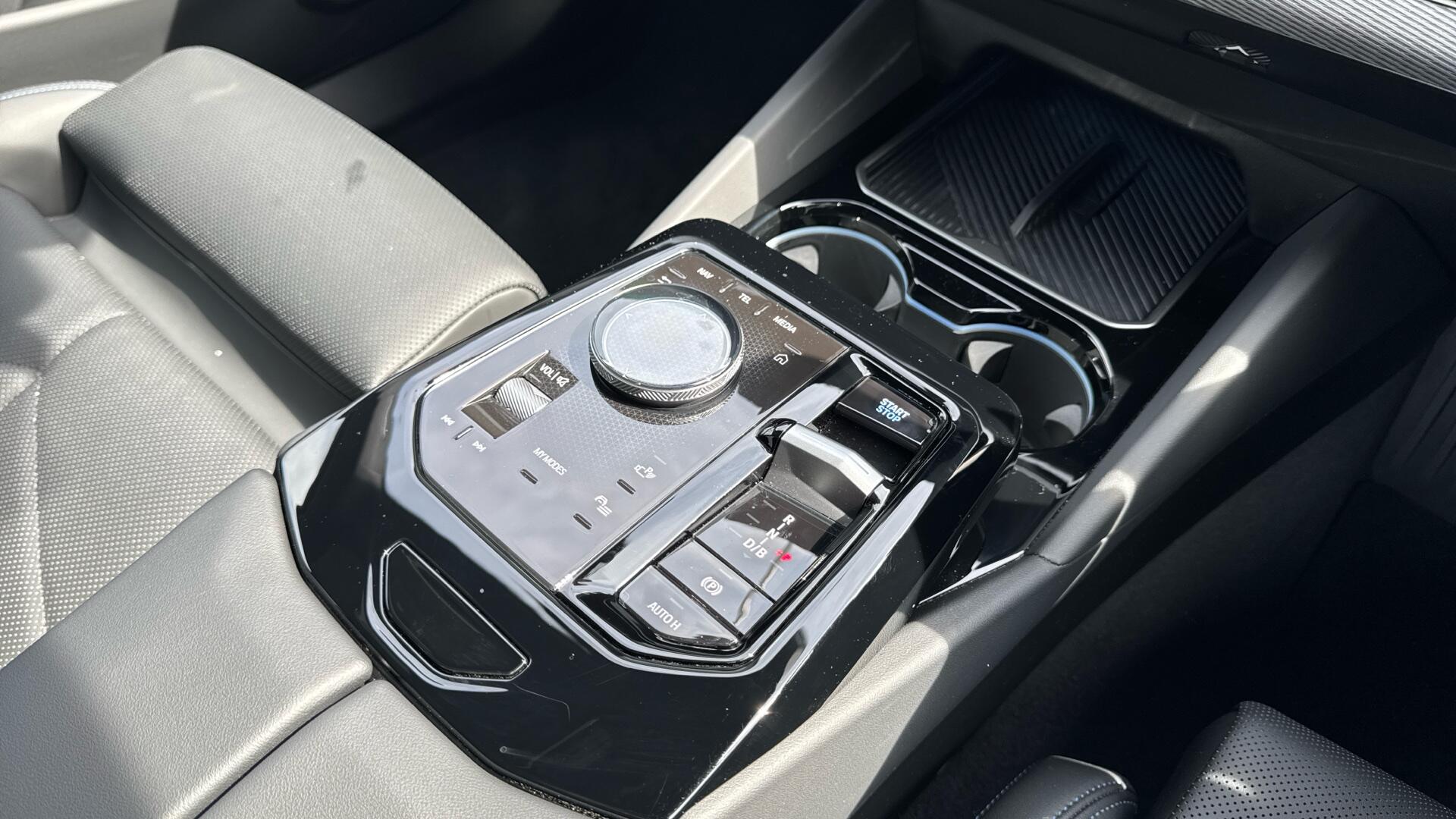 BMW i5 view 10