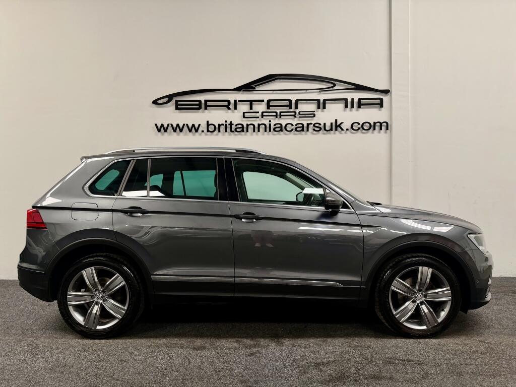 Volkswagen Tiguan view 2