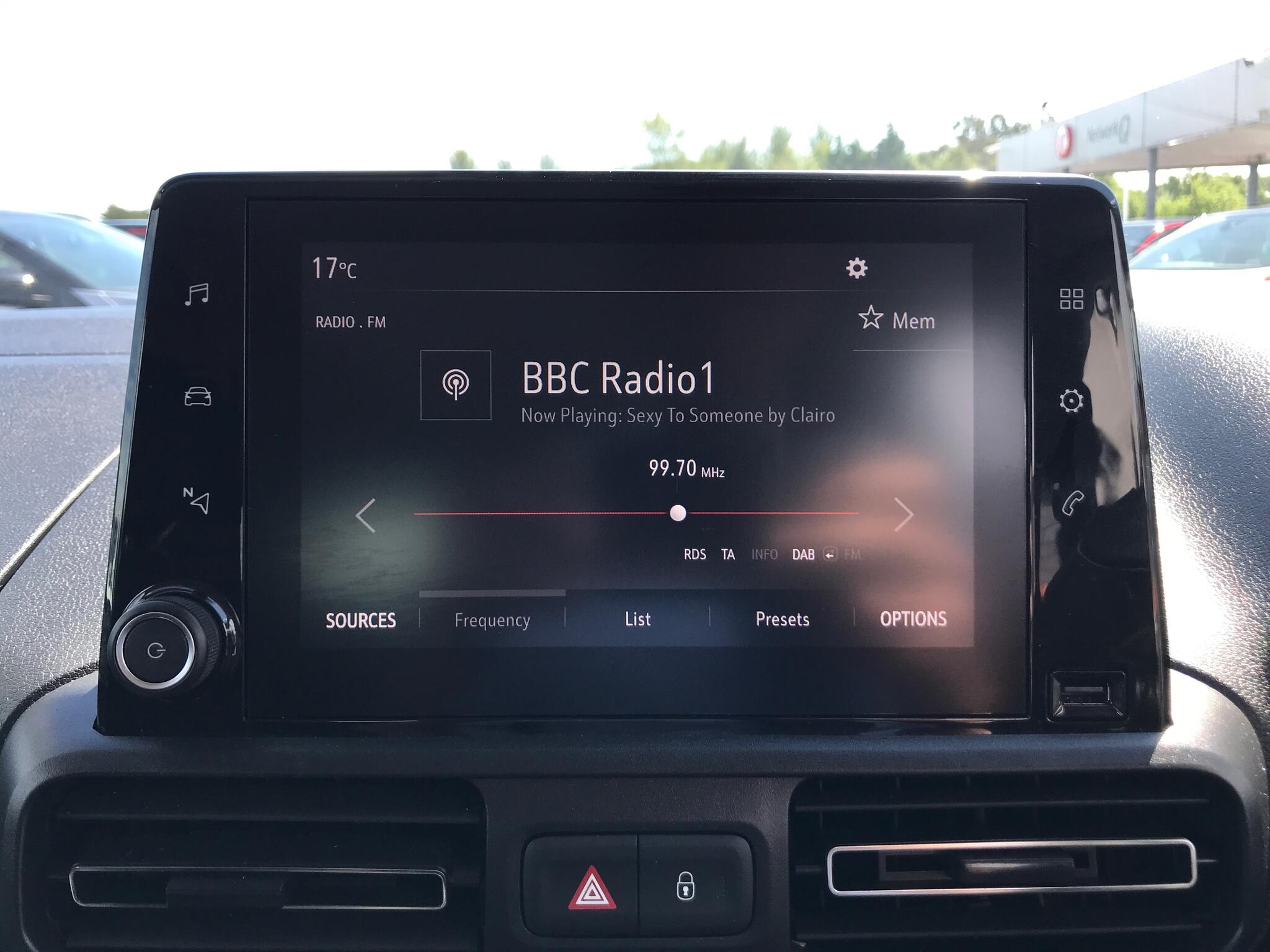 Vauxhall Combo Life Electric view 19