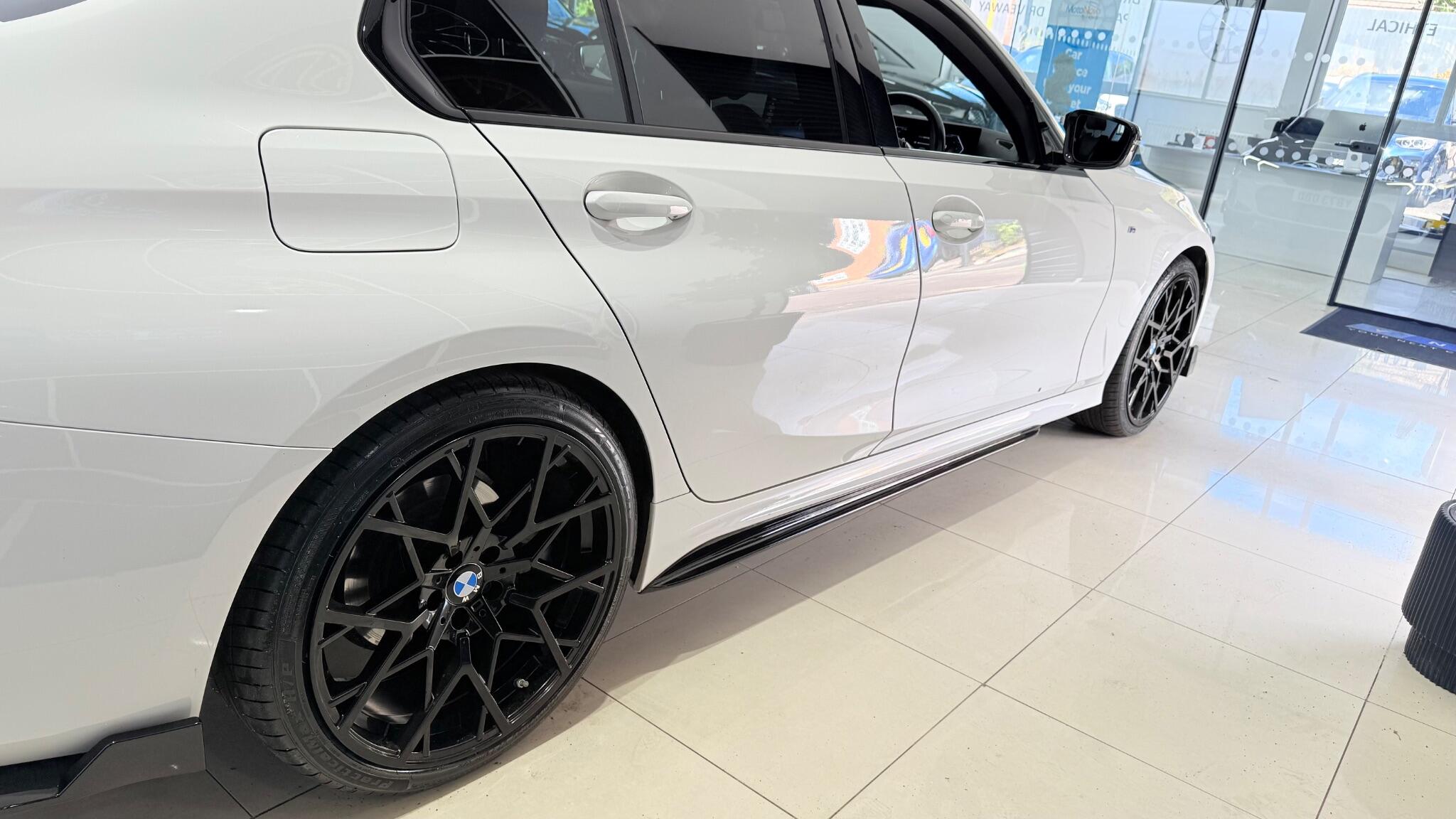BMW 3 Series view 28