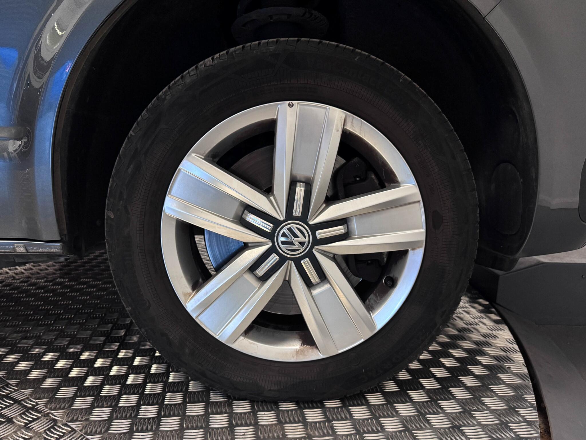 Volkswagen Transporter view 57