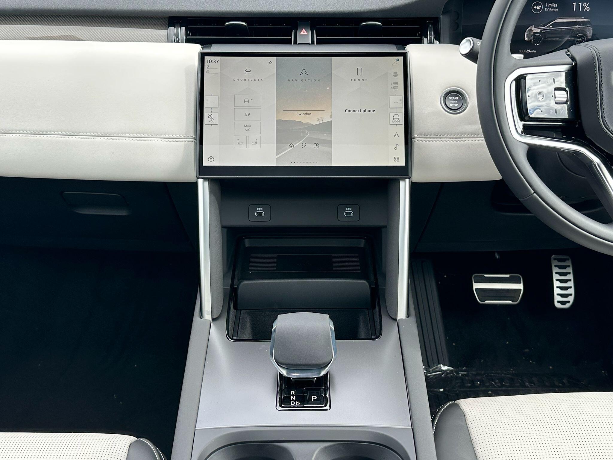 Land Rover Discovery Sport view 24