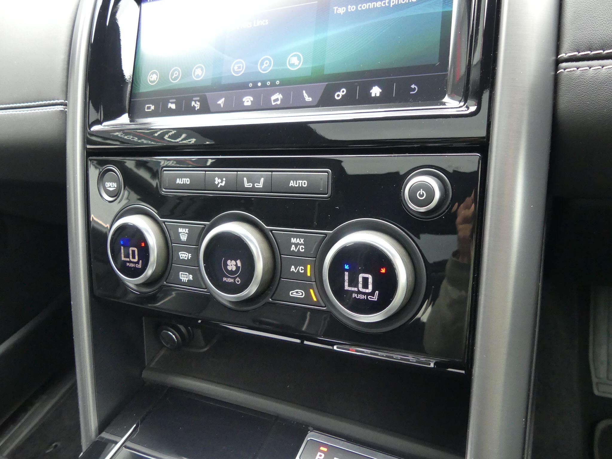 Land Rover Discovery view 17