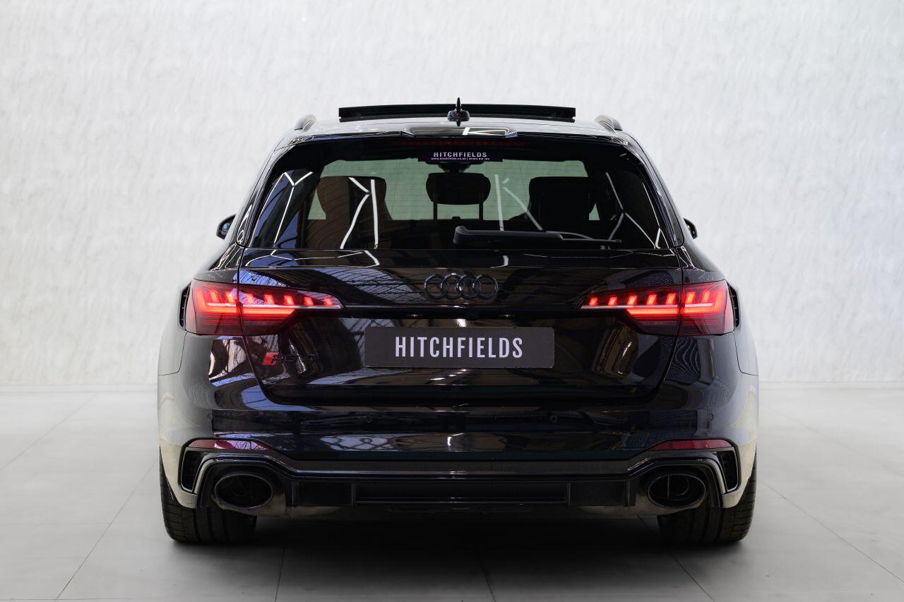 Audi RS4 view 8