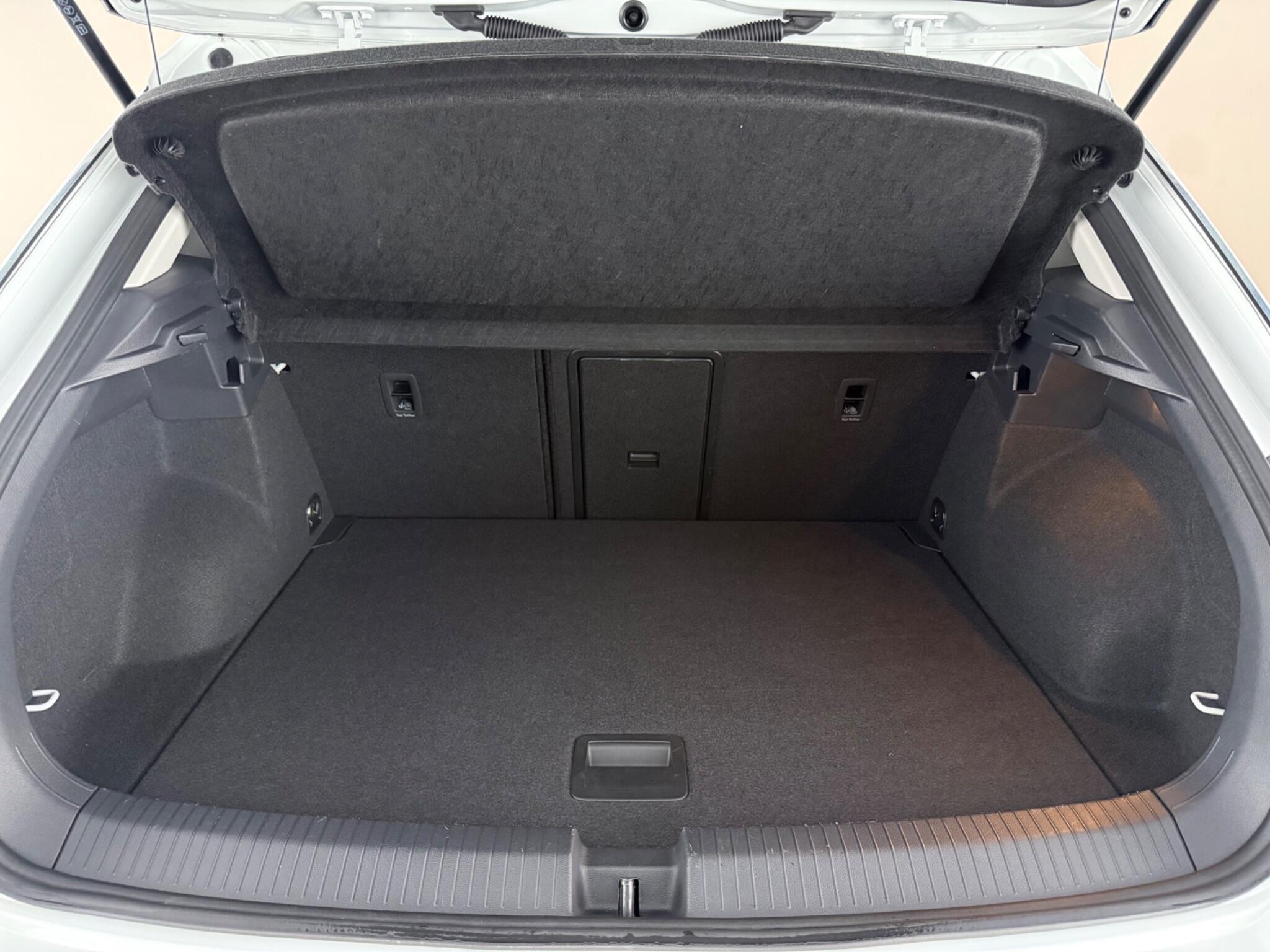 Volkswagen T-Roc view 10
