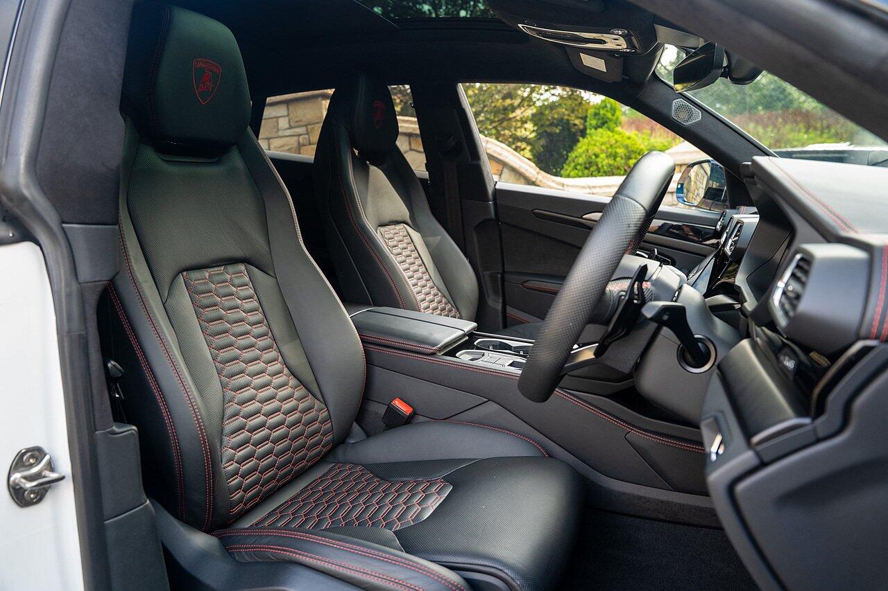 Lamborghini Urus view 48