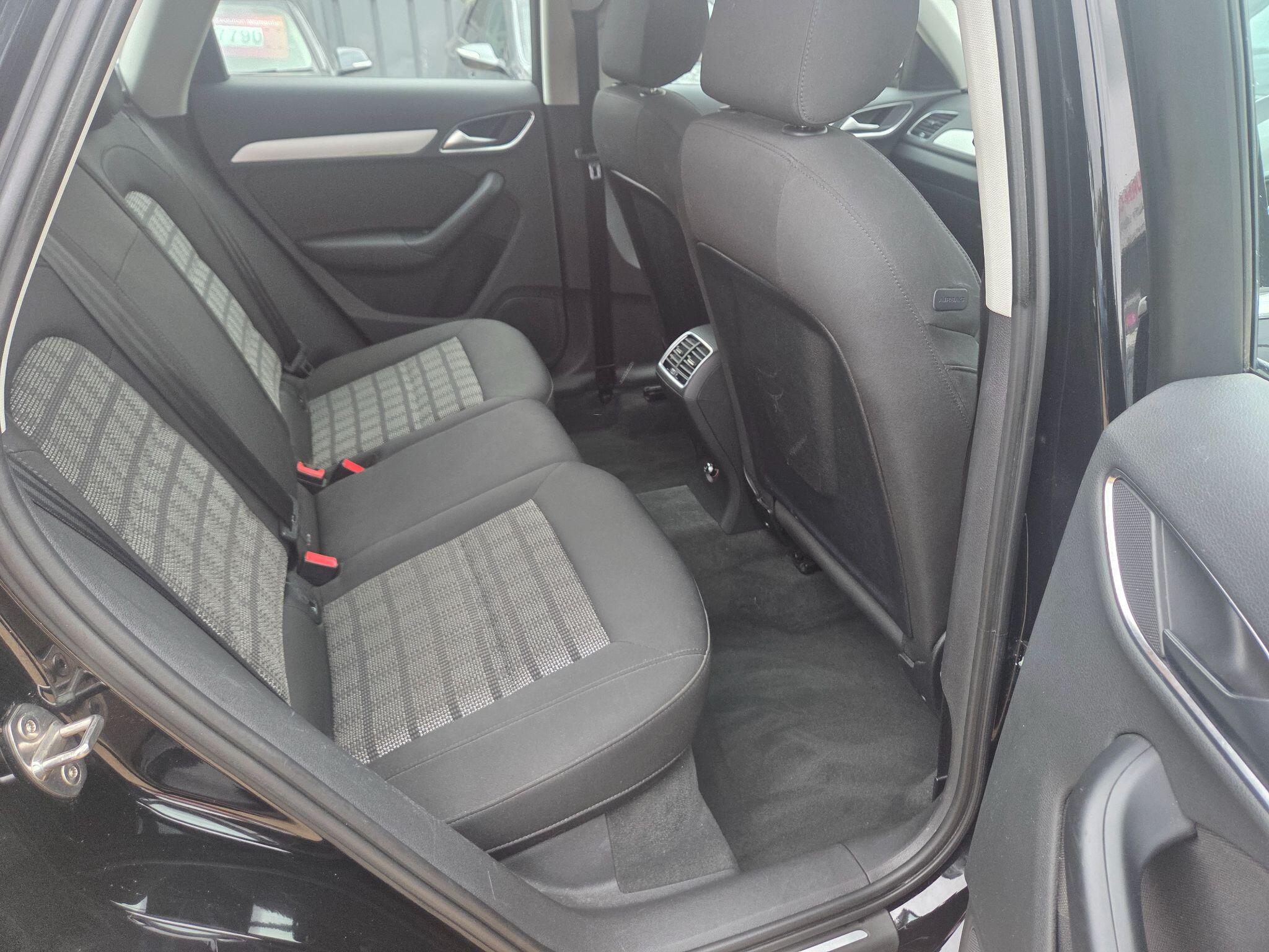 Audi Q3 view 41
