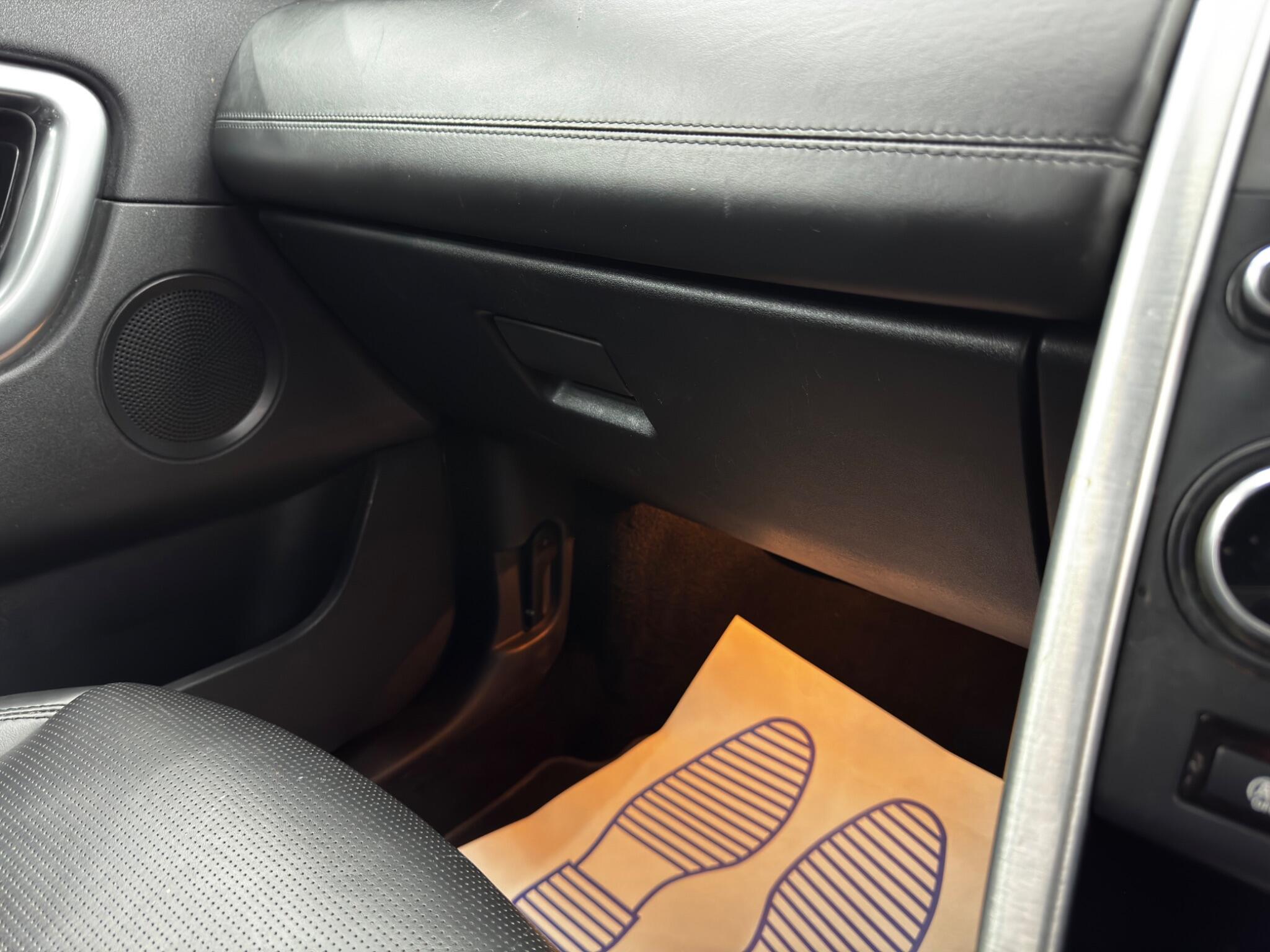 Land Rover Discovery Sport view 34