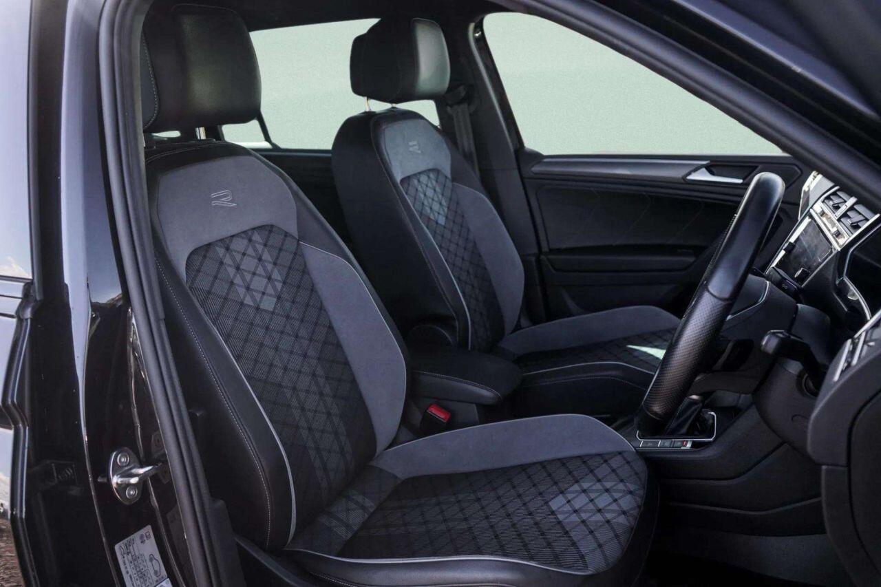 Volkswagen Tiguan view 2