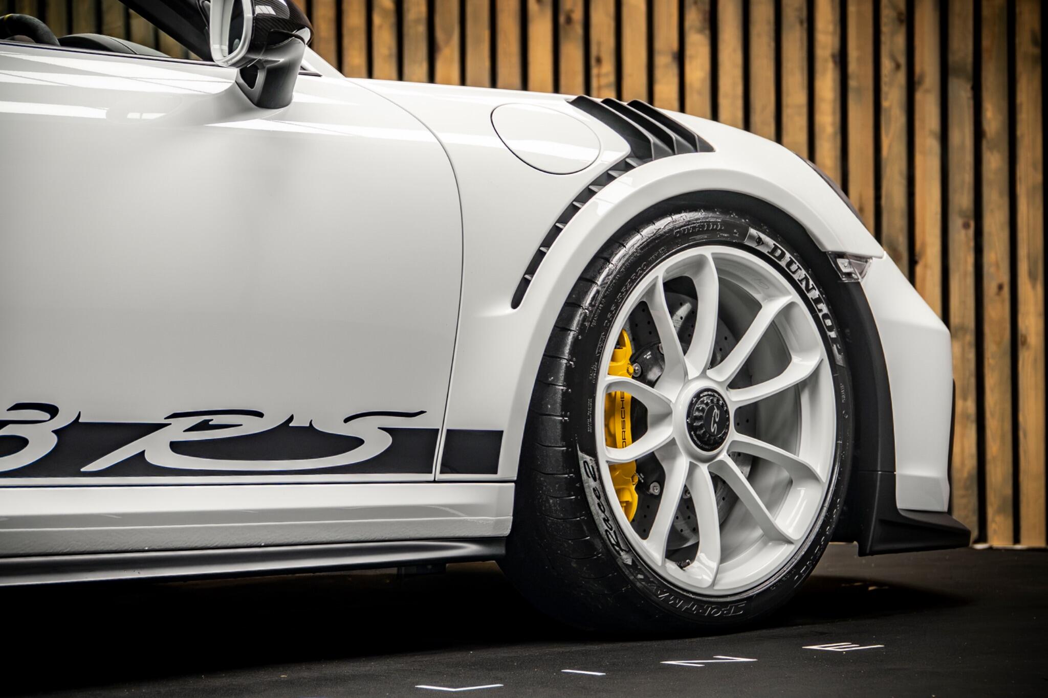 Porsche 911 view 14