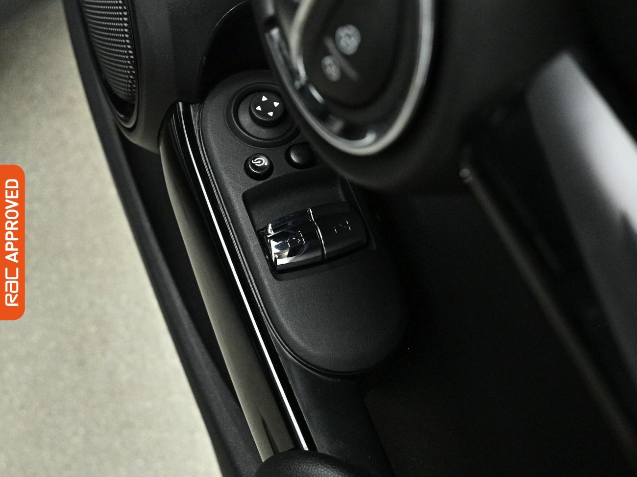 Mini Hatch view 25