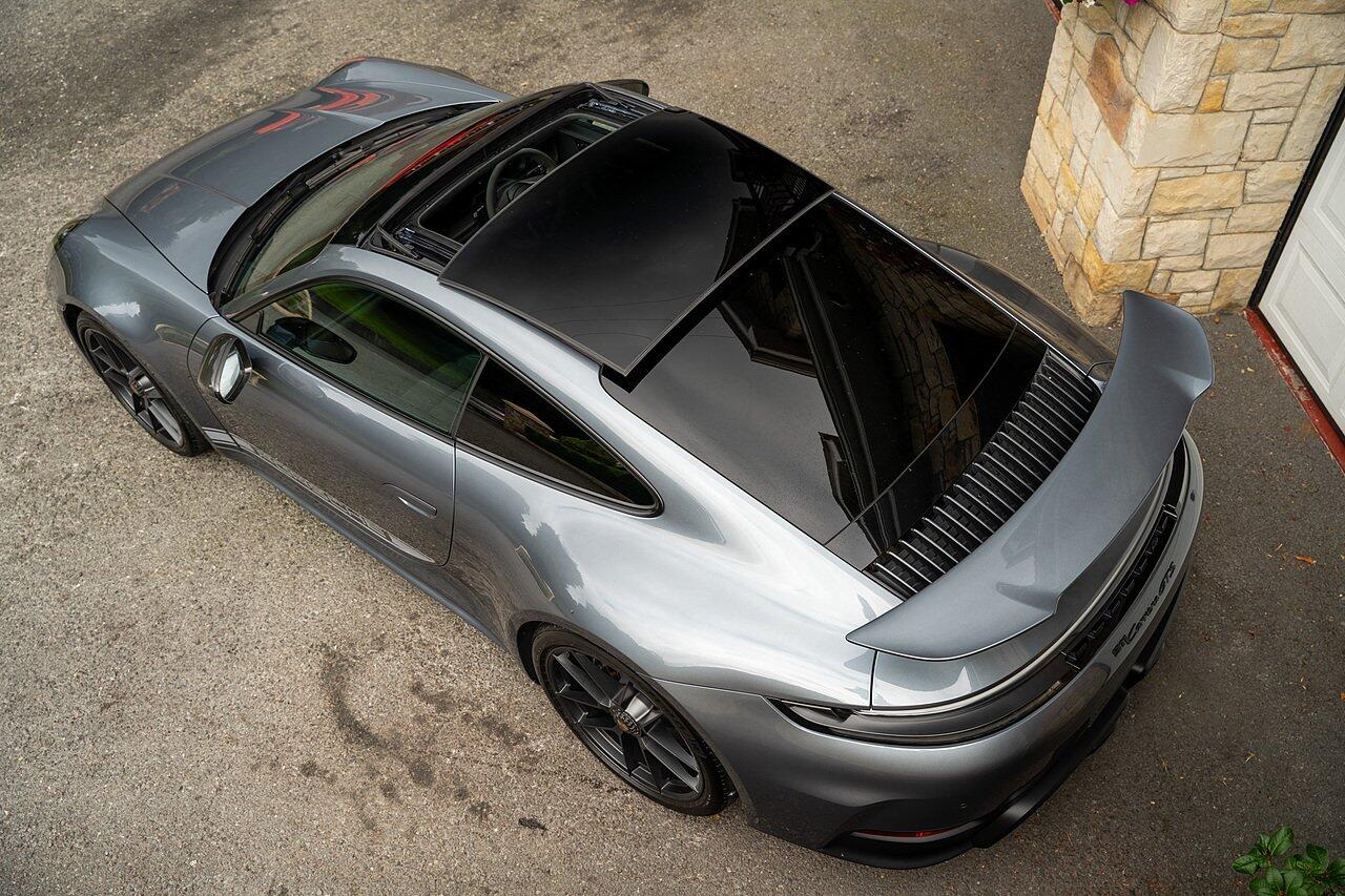 Porsche 911 view 44