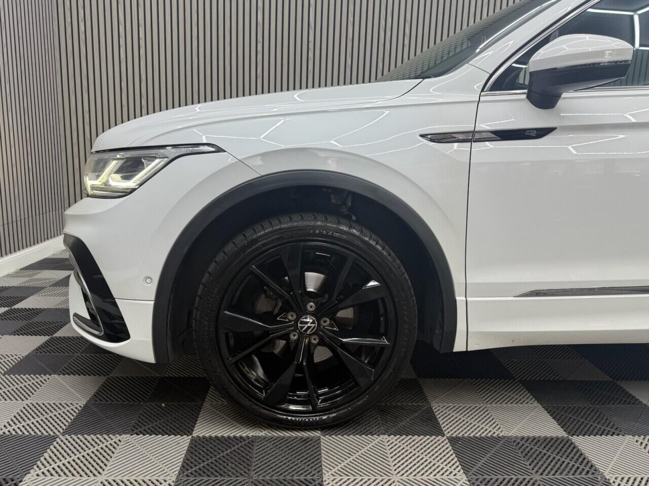 Volkswagen Tiguan Allspace view 30