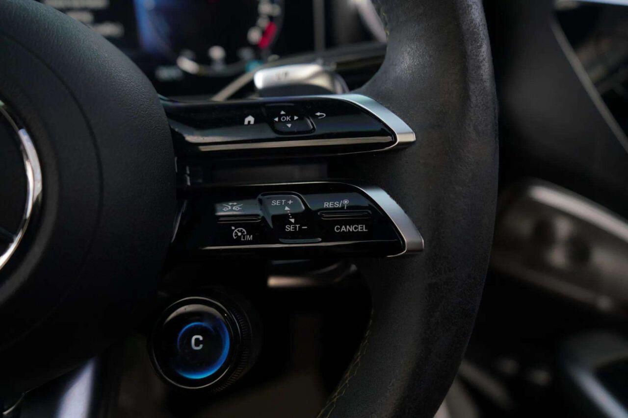 Mercedes-Benz C-Class view 29