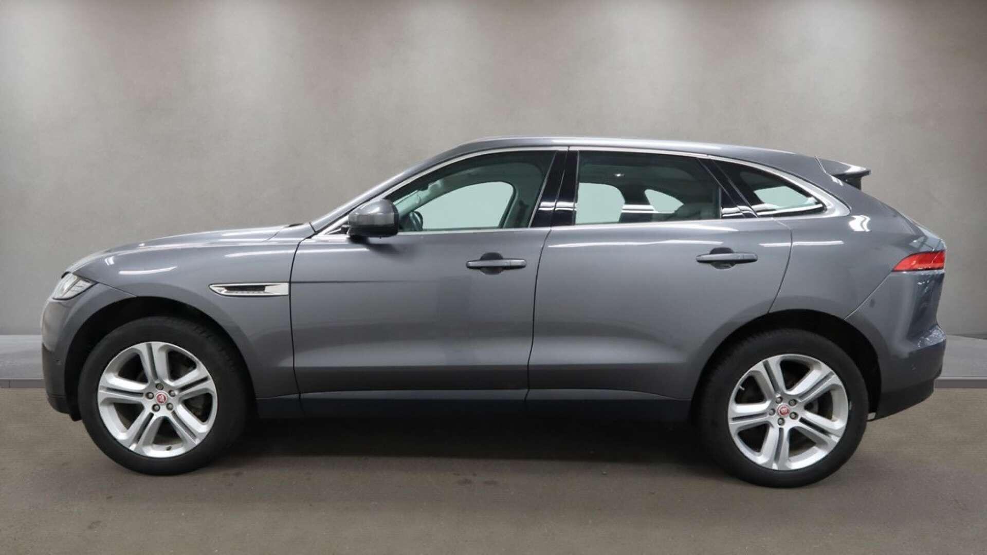 Jaguar F-Pace view 11