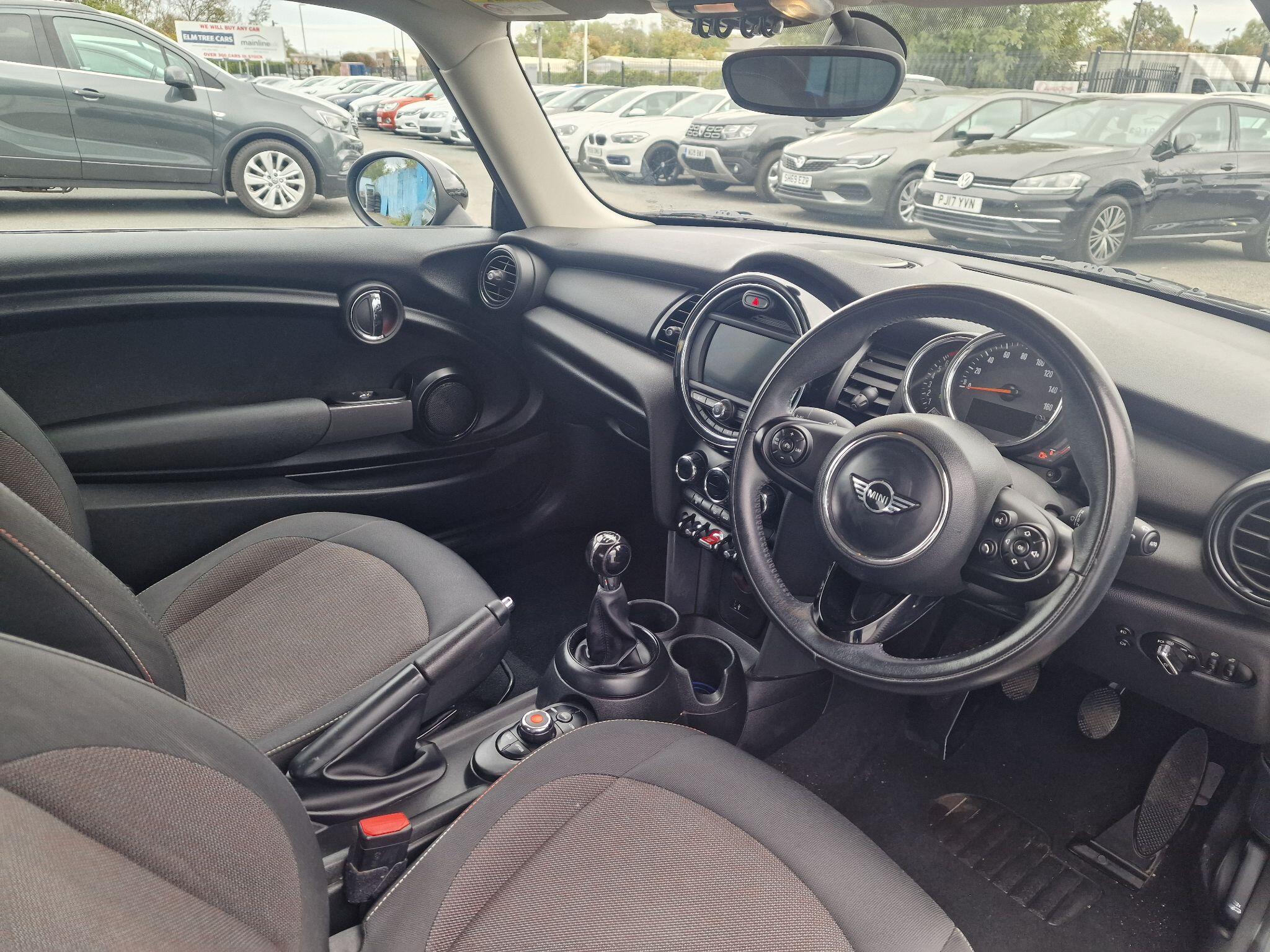 Mini Hatch view 31