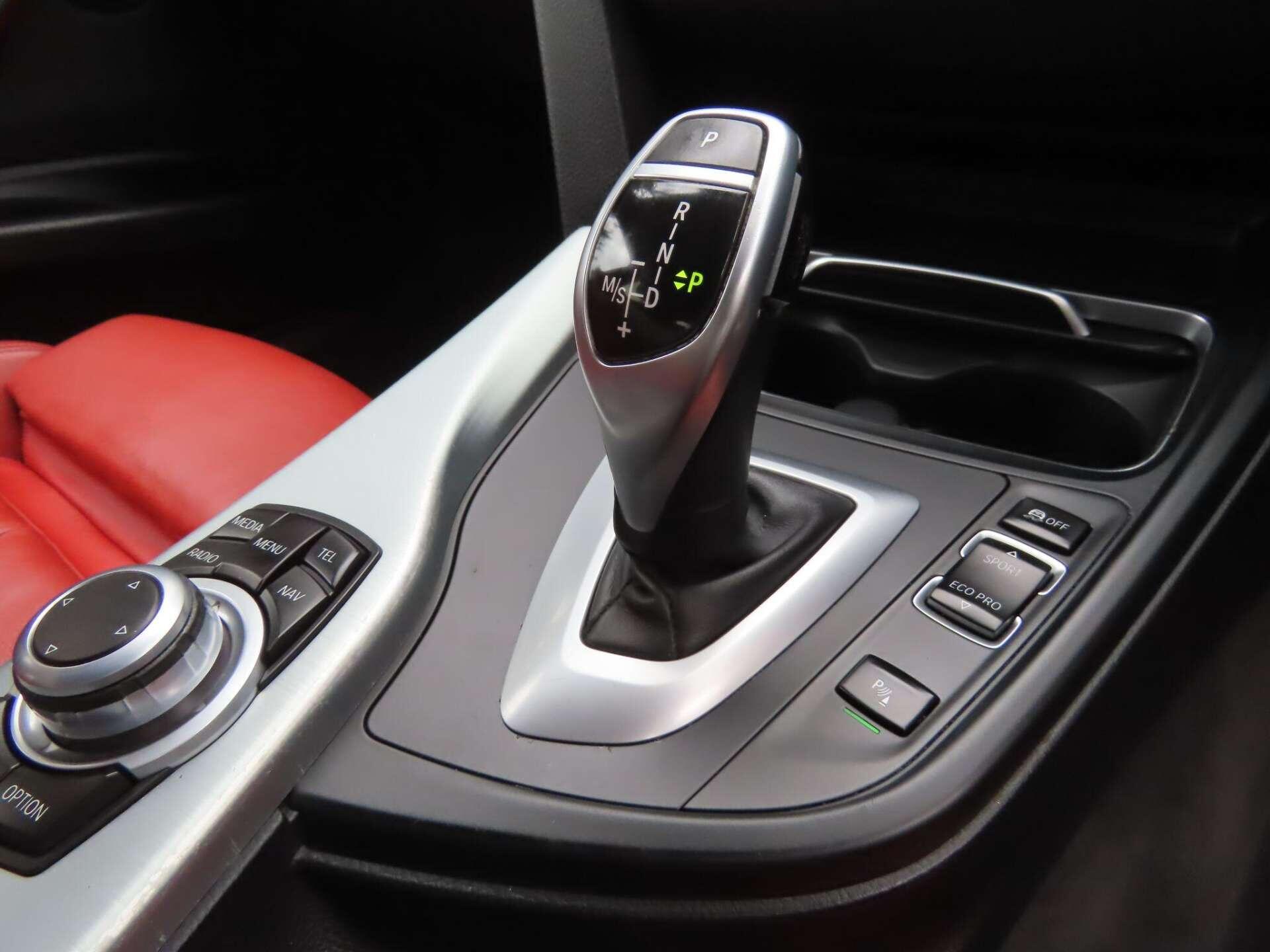 BMW 3 Series view 13