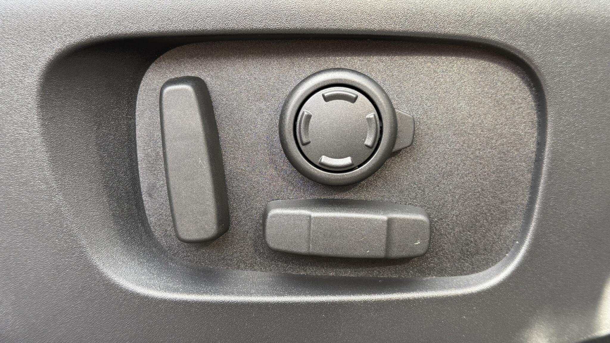 Land Rover Discovery Sport view 53