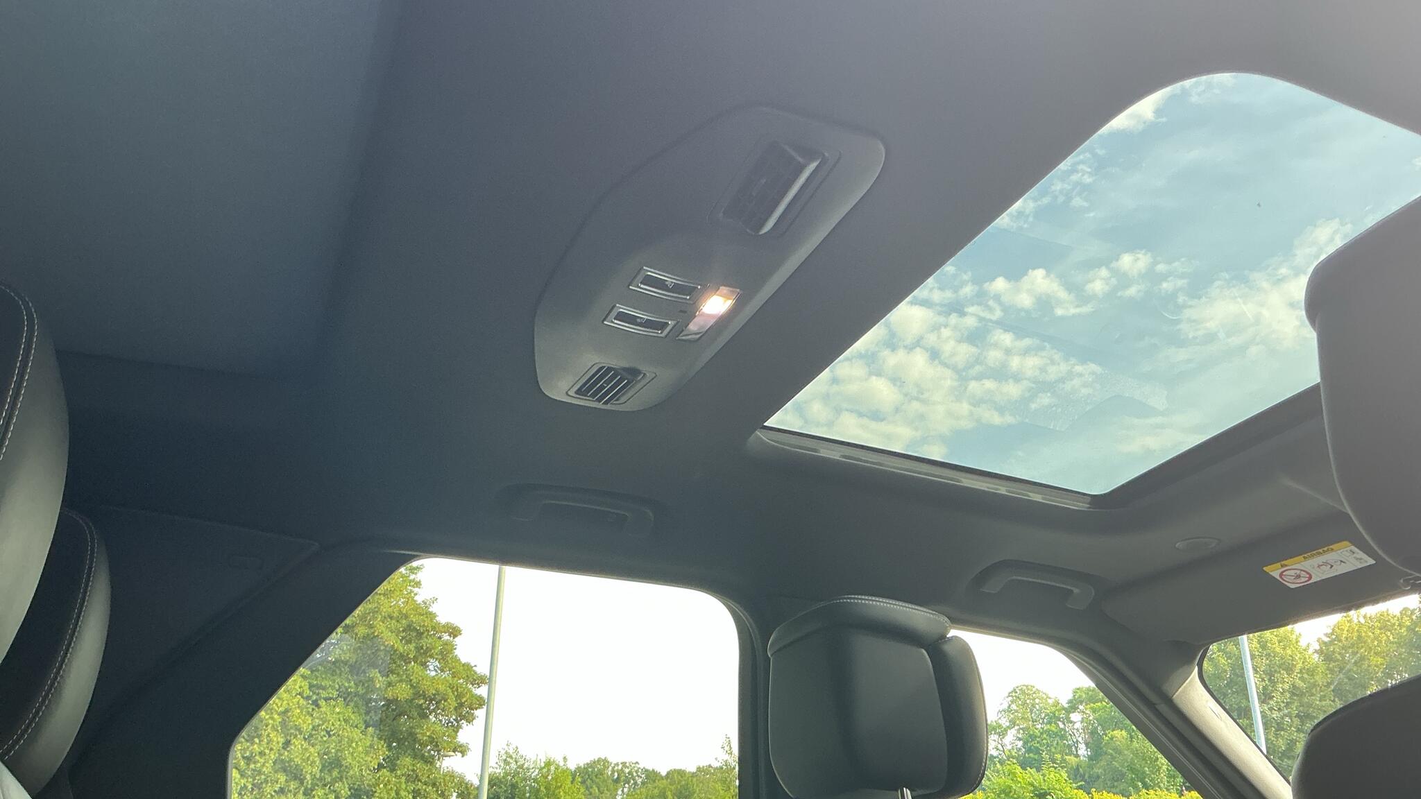 Land Rover Discovery view 36