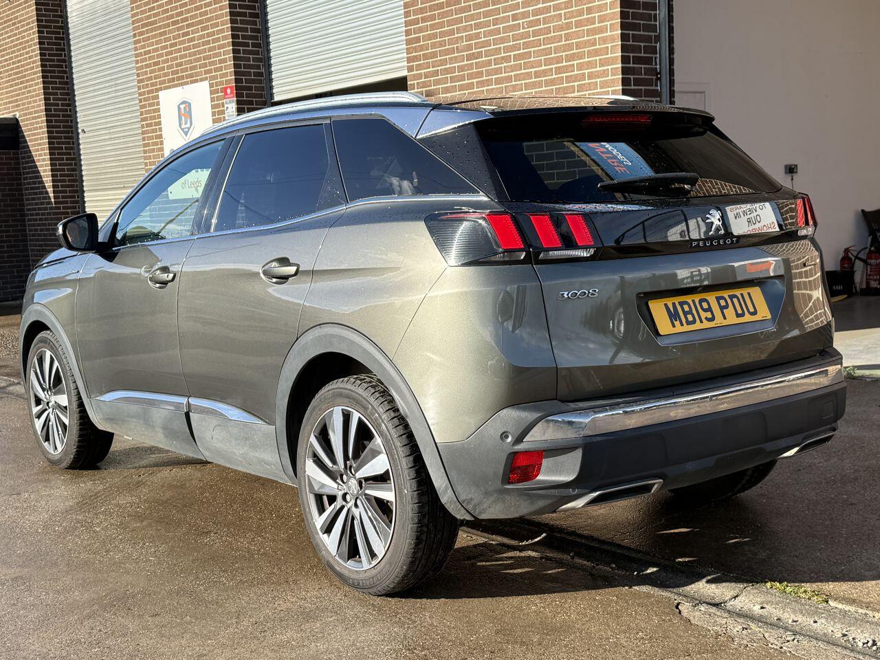 Peugeot 3008 view 4