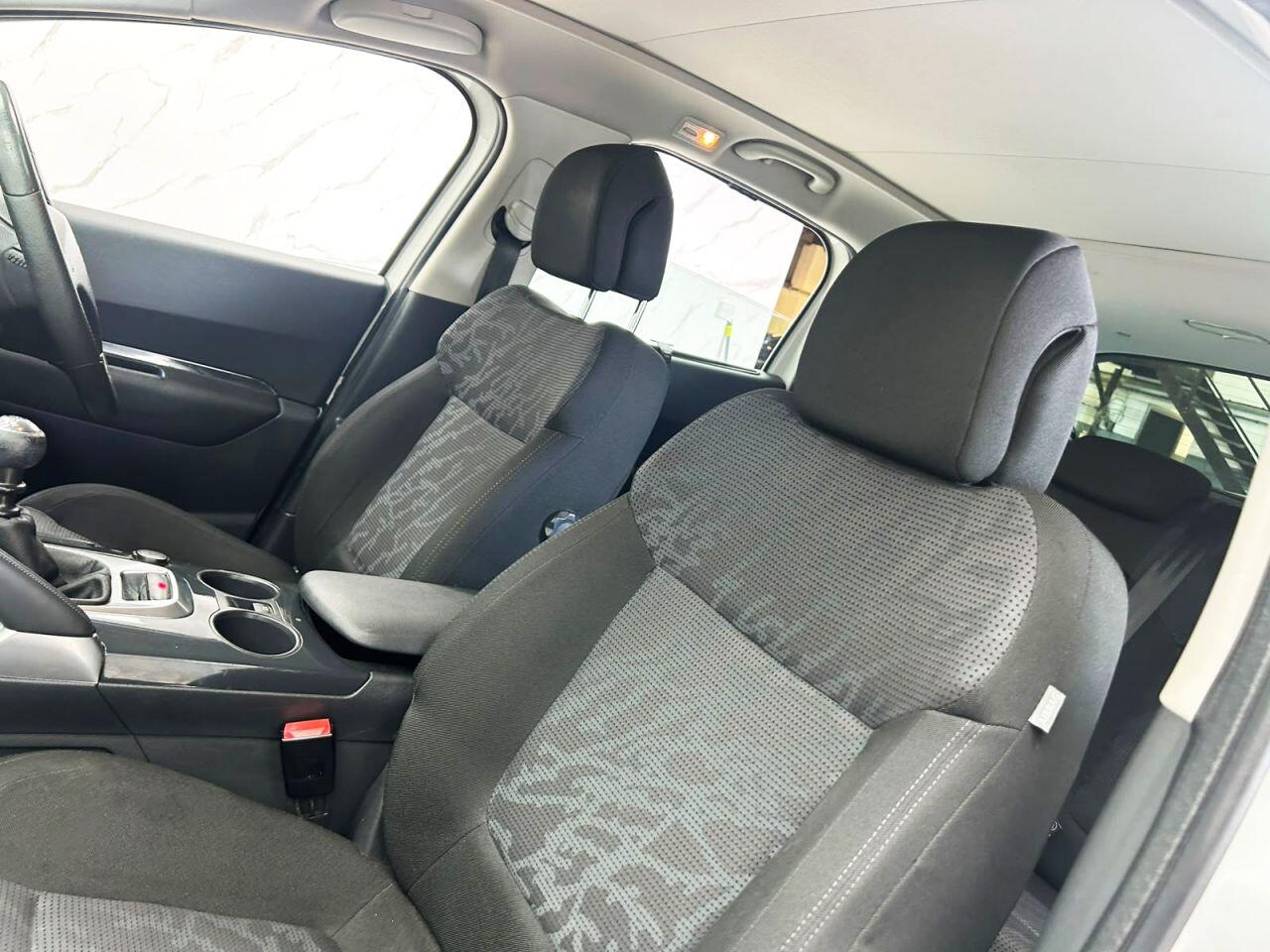 Peugeot 3008 view 13