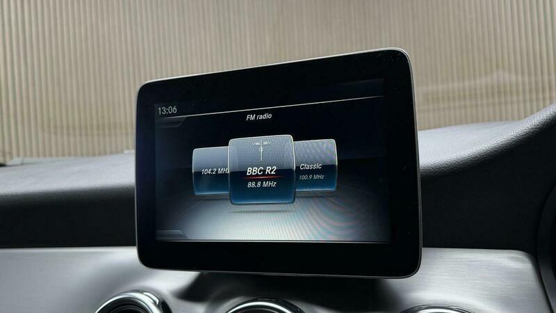 Mercedes-Benz GLA view 18