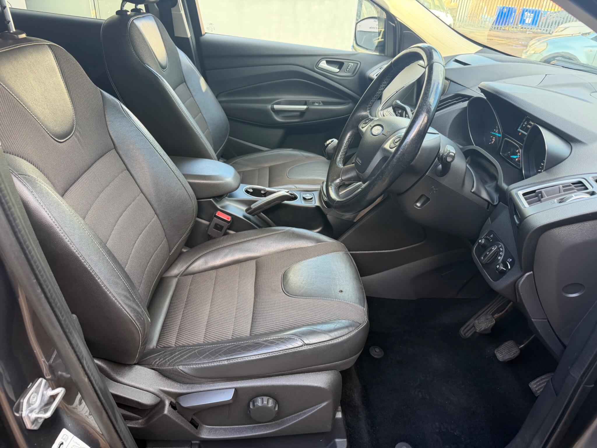 Ford Kuga view 10