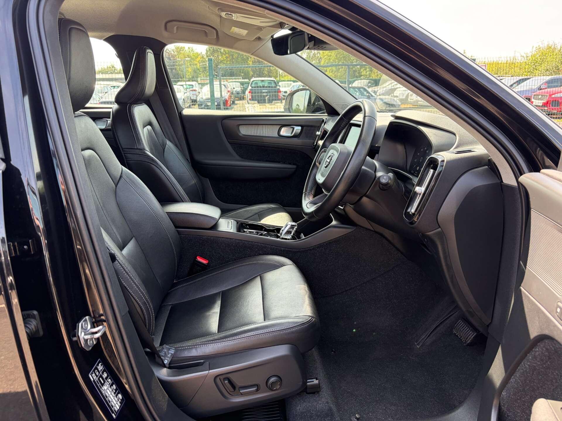 Volvo XC40 view 36