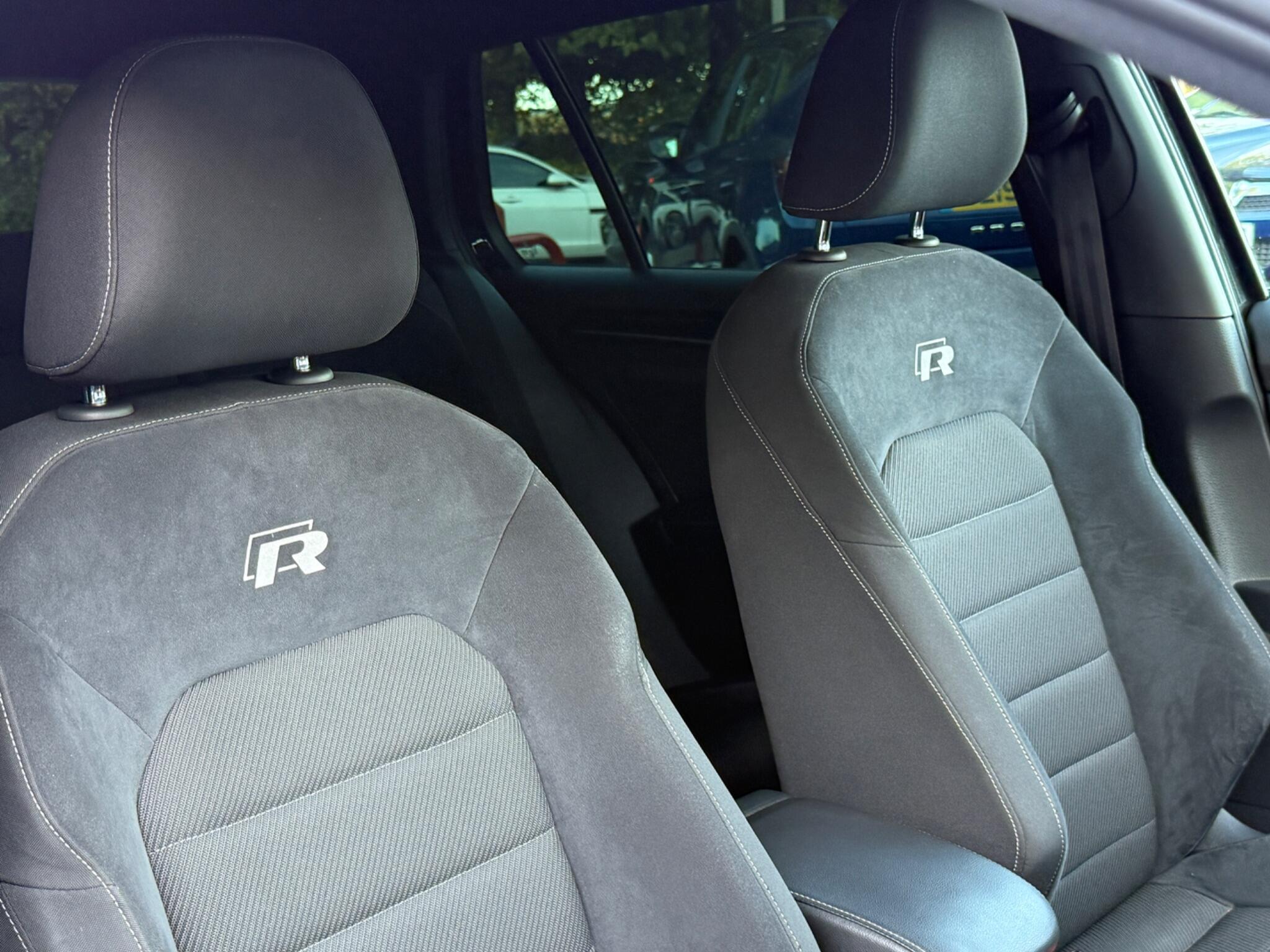 Volkswagen Golf - Image 31