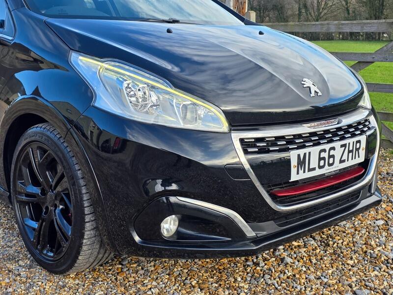 2016 Peugeot 208 image 2
