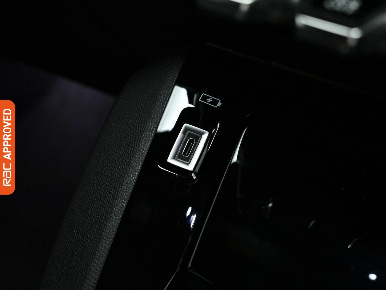 Peugeot E-2008 view 20