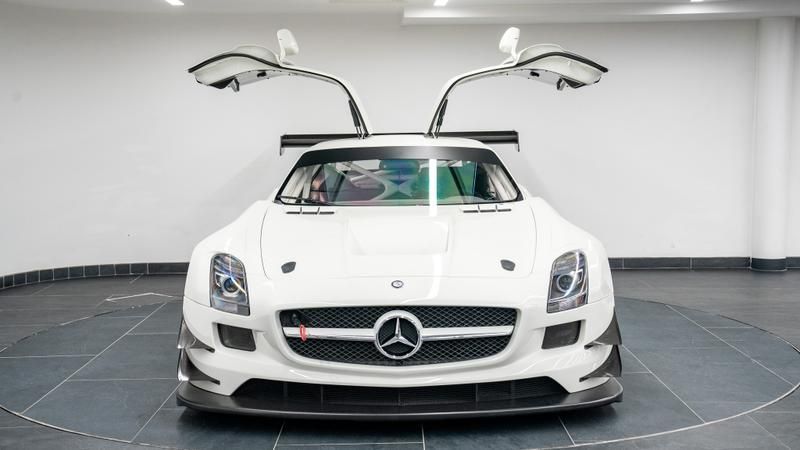 Mercedes-Benz SLS view 29