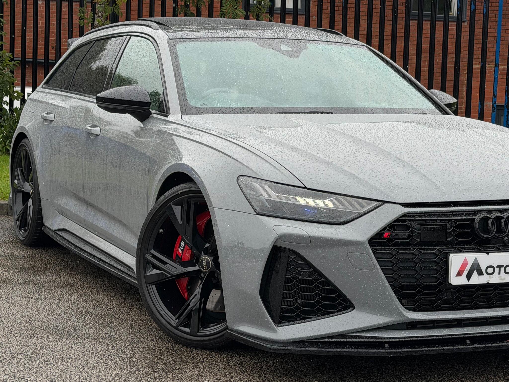 Audi RS6 view 14