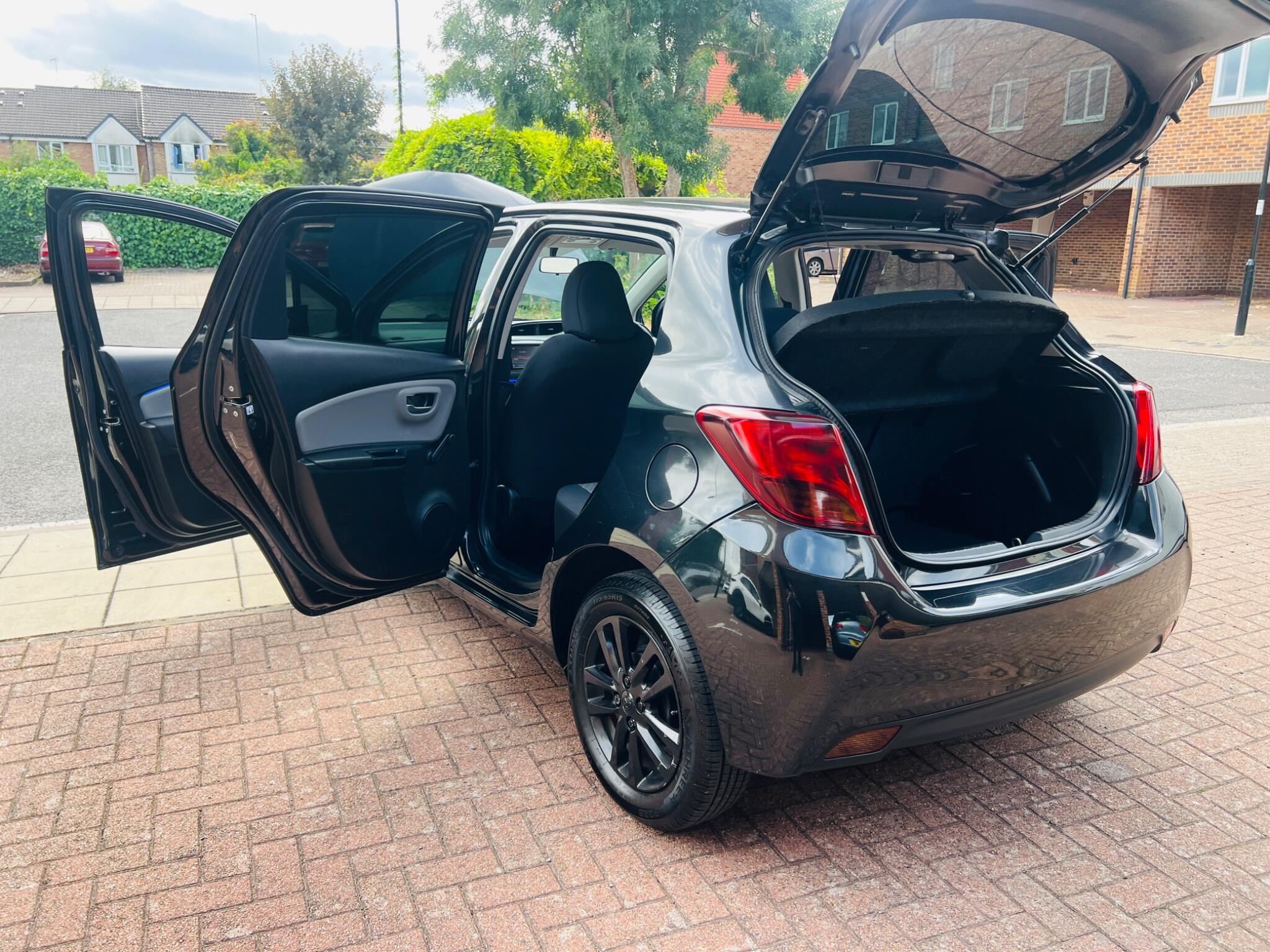 Toyota Yaris view 17