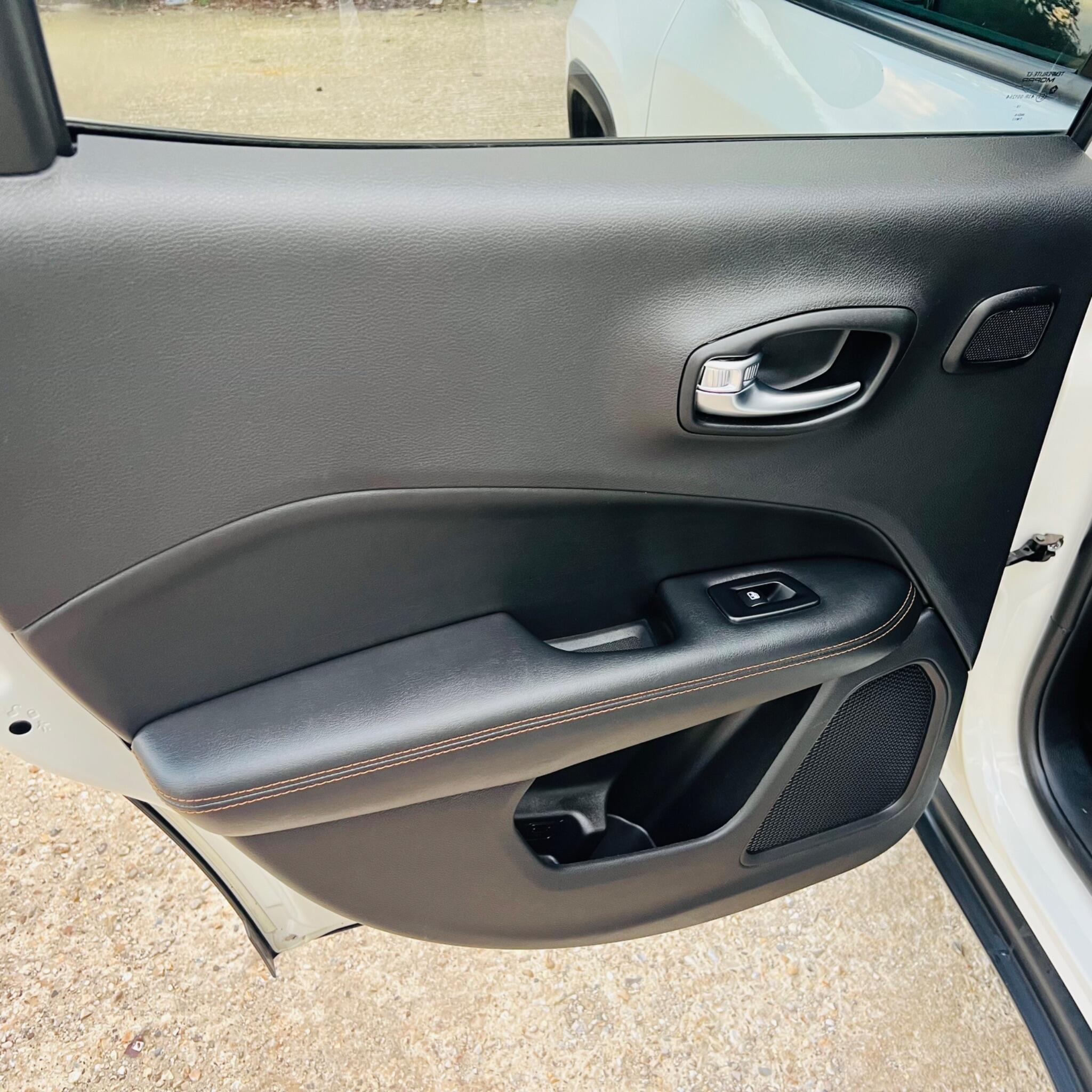 Jeep Compass view 22