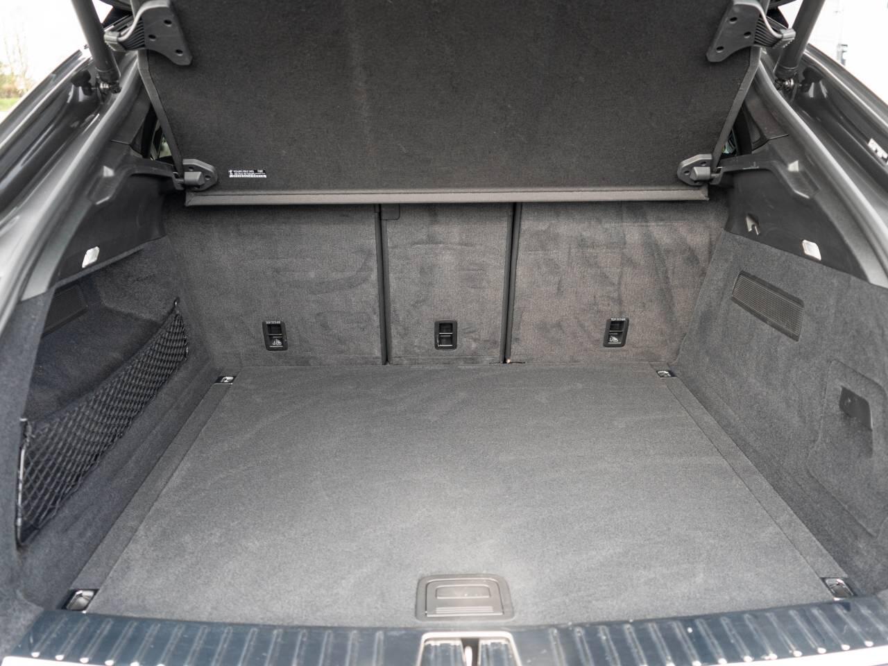 Porsche Cayenne view 35