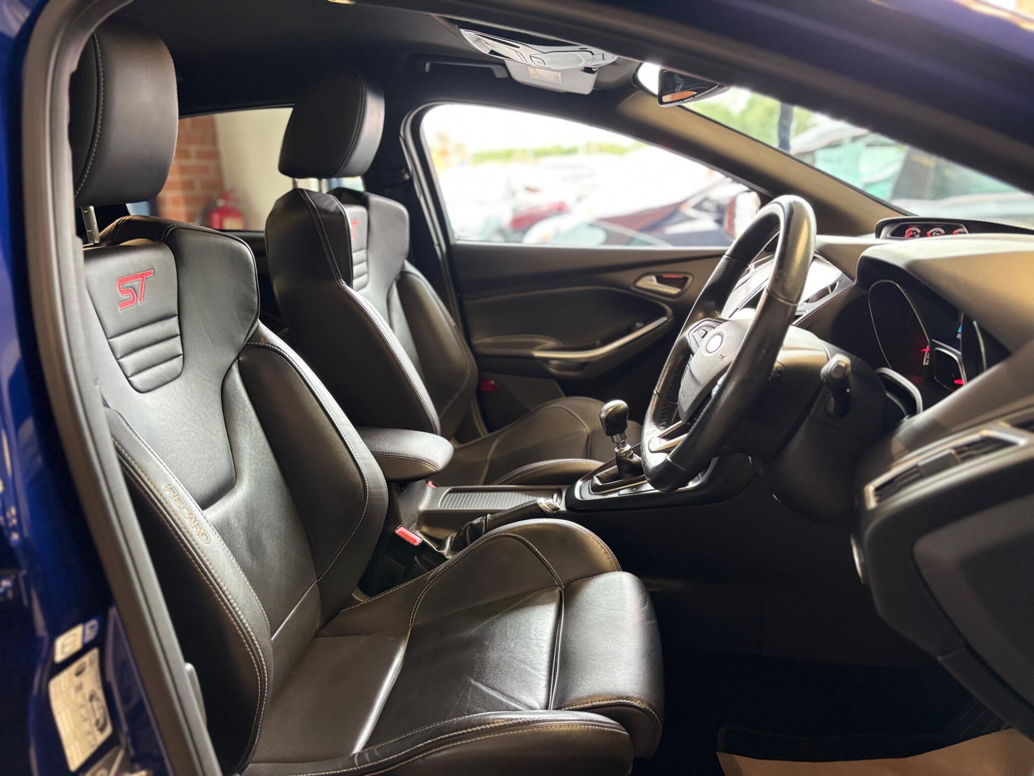Ford Focus view 15