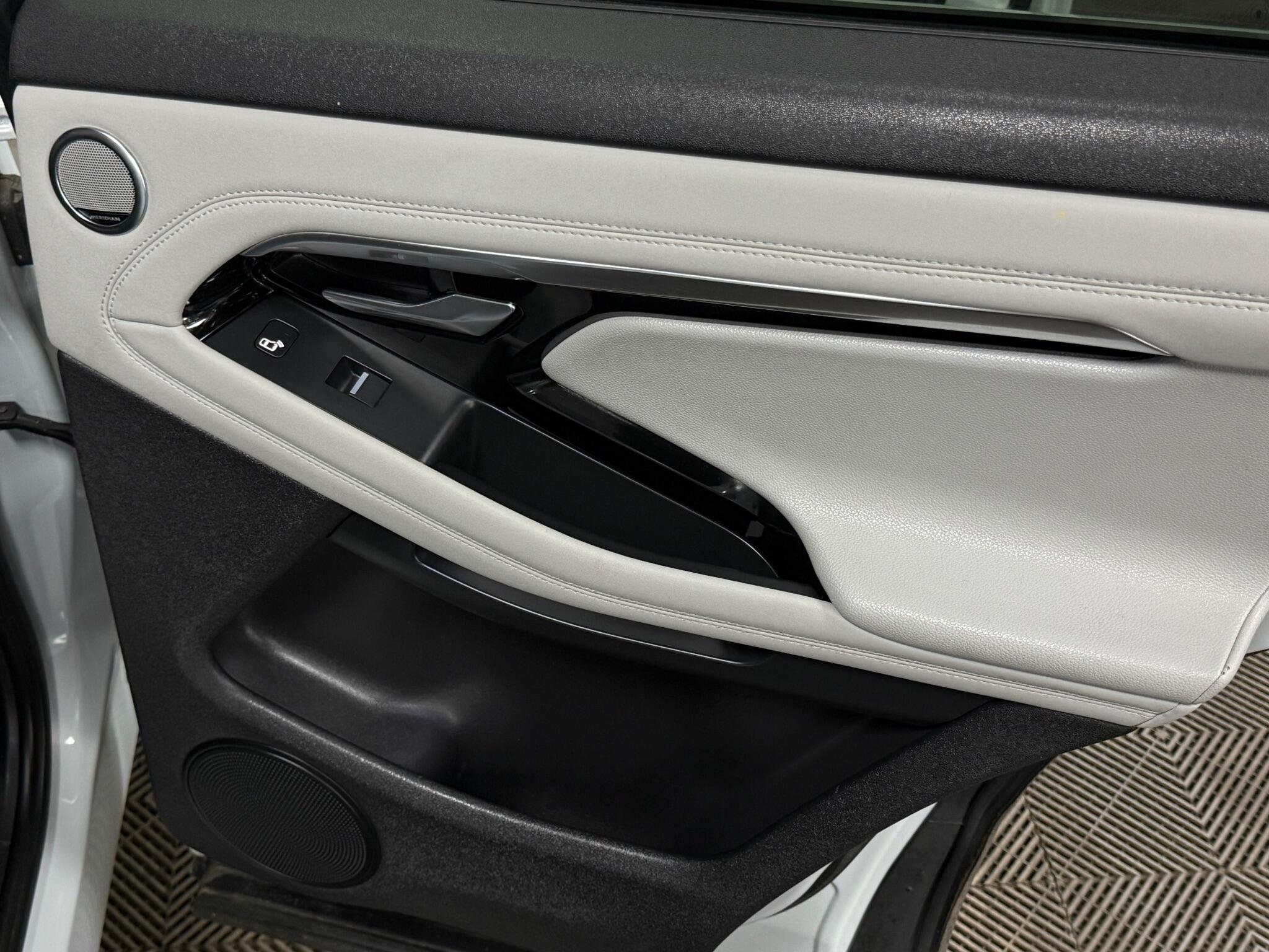 Land Rover Range Rover Evoque view 36